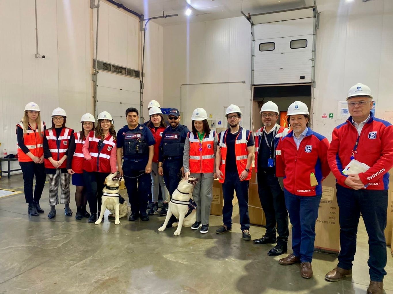 INTEGRANTES DE MESA TÉCNICA DE RIESGOS DE LA MILAFT VISITAN ZEAL-VALPARAÍSO PARA CONOCER PROCESO DE FISCALIZACIÓN DE ADUANAS